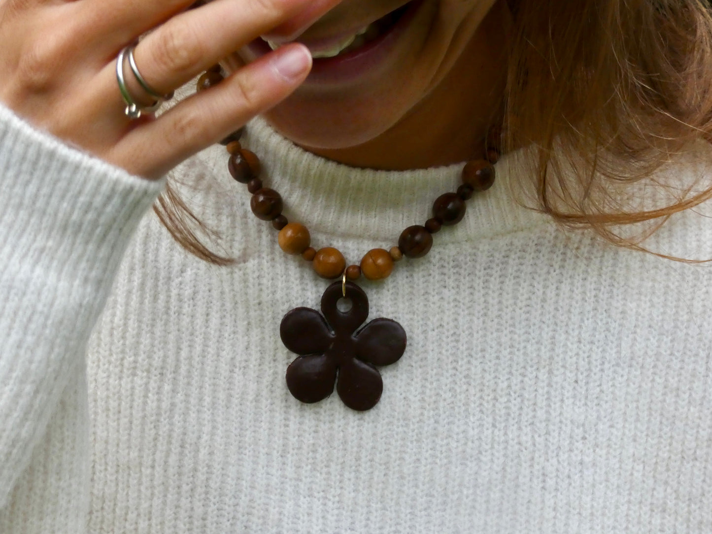 Kralenketting met bloem